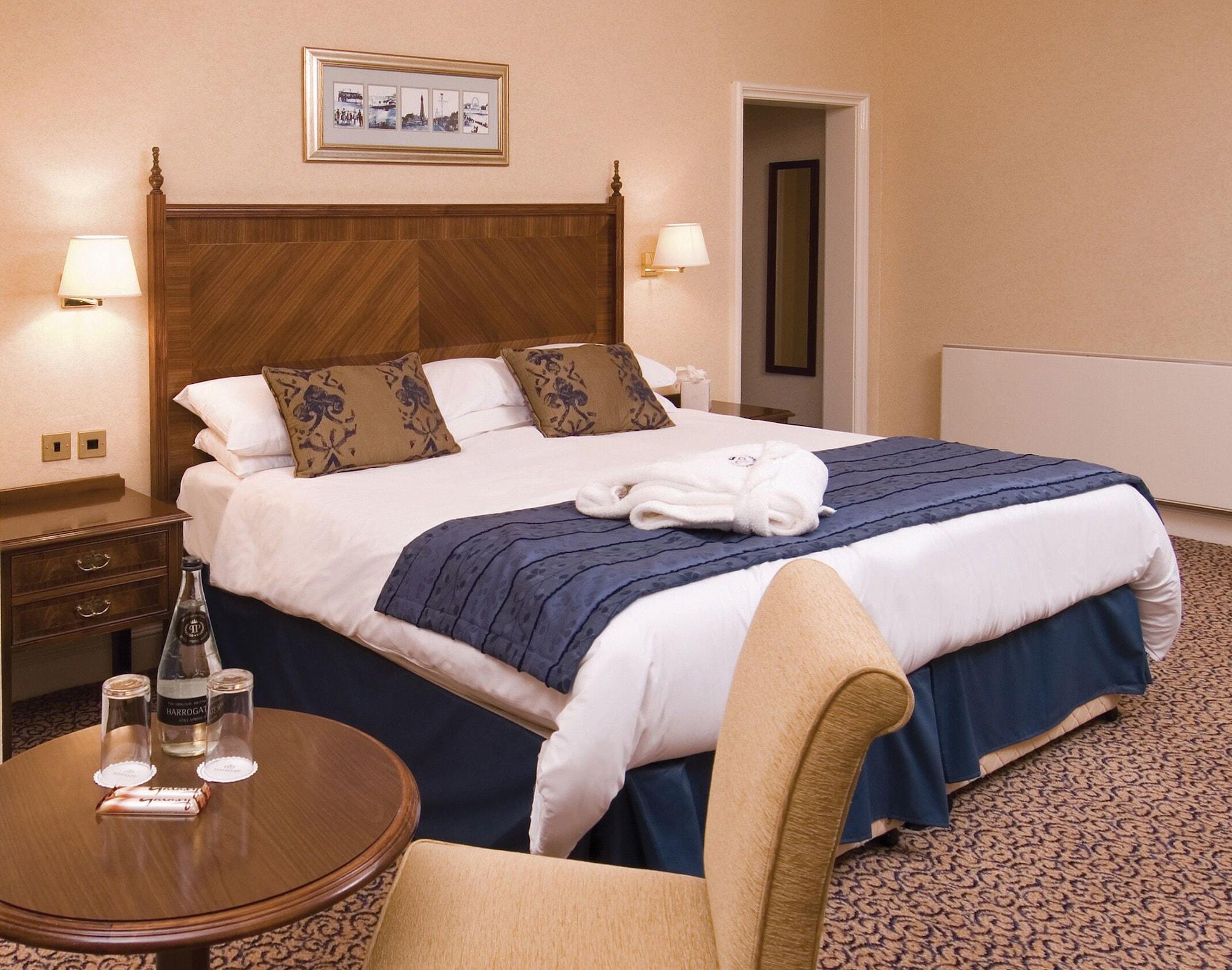 Imperial Hotel Blackpool Room photo